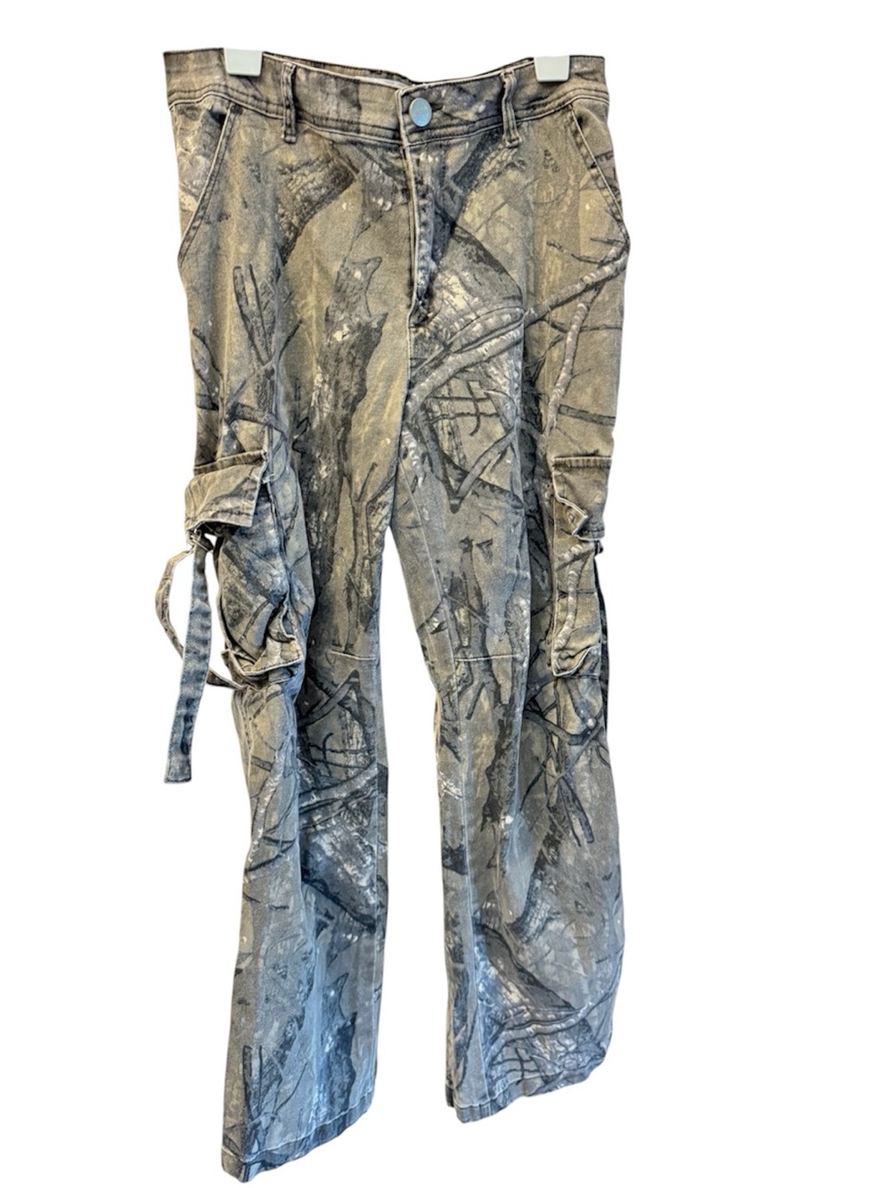 Disclosure Wide-Leg Loose Fit Cargo Pants in Distressed Gray Camo, sz 15 /32